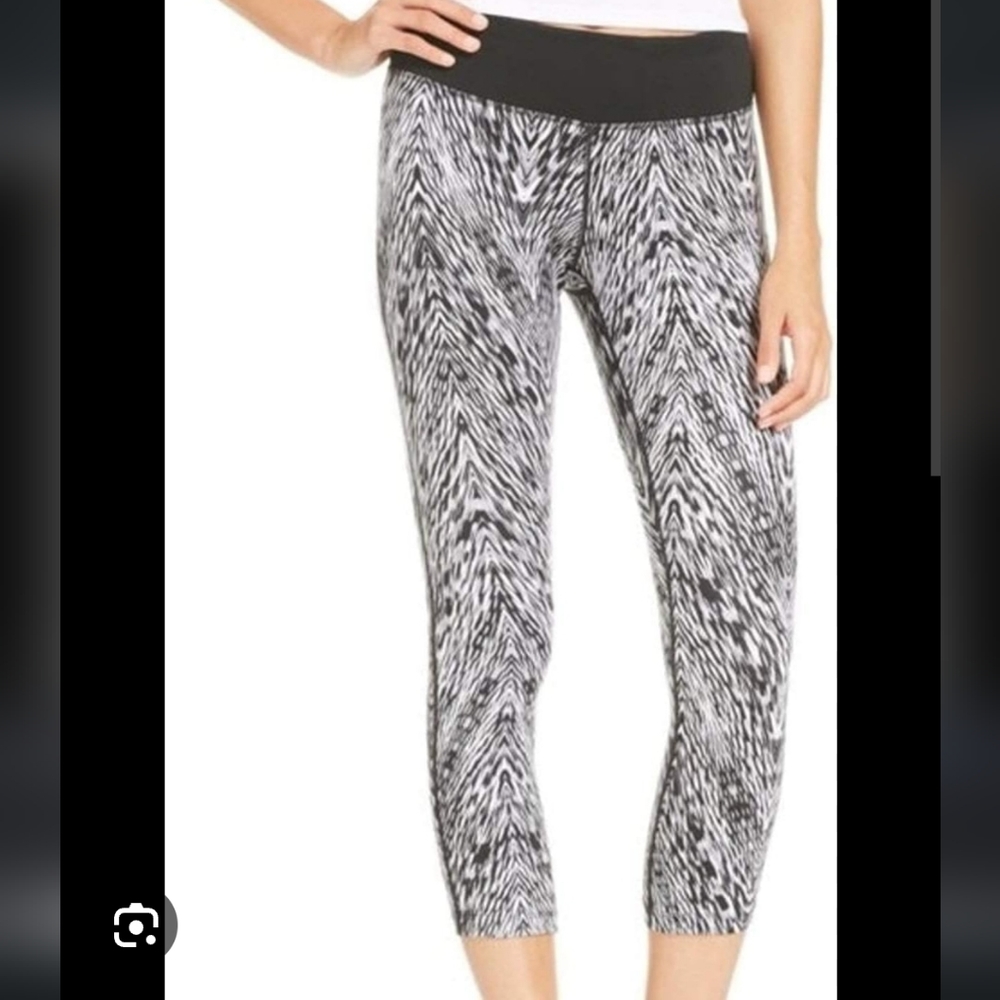 WOMENS SOULCYCLE NIKE  WORKOUT CAPRI PANTS SIZE XS